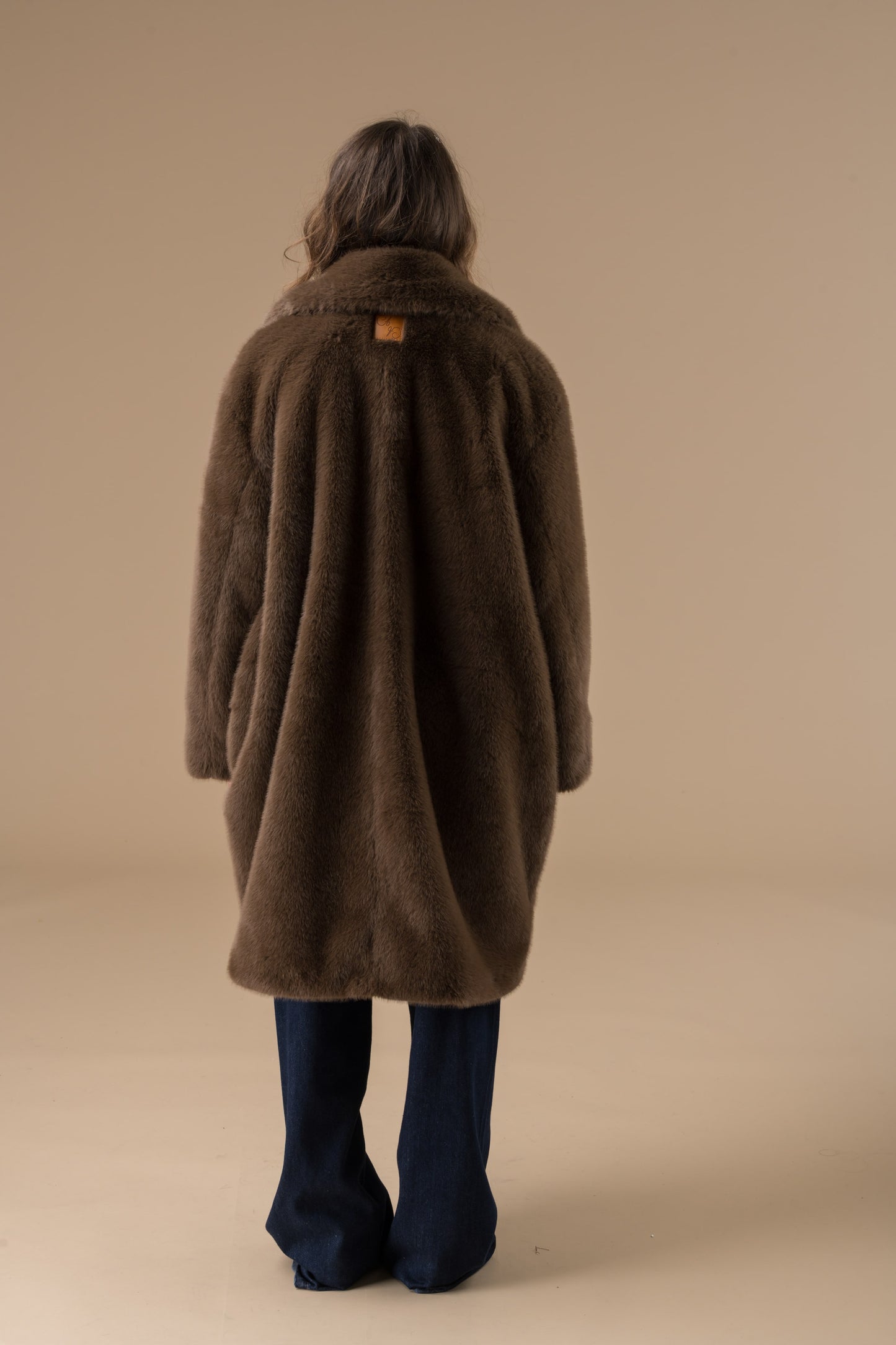 Manteau Sveltana Chocolat en fausse fourrure