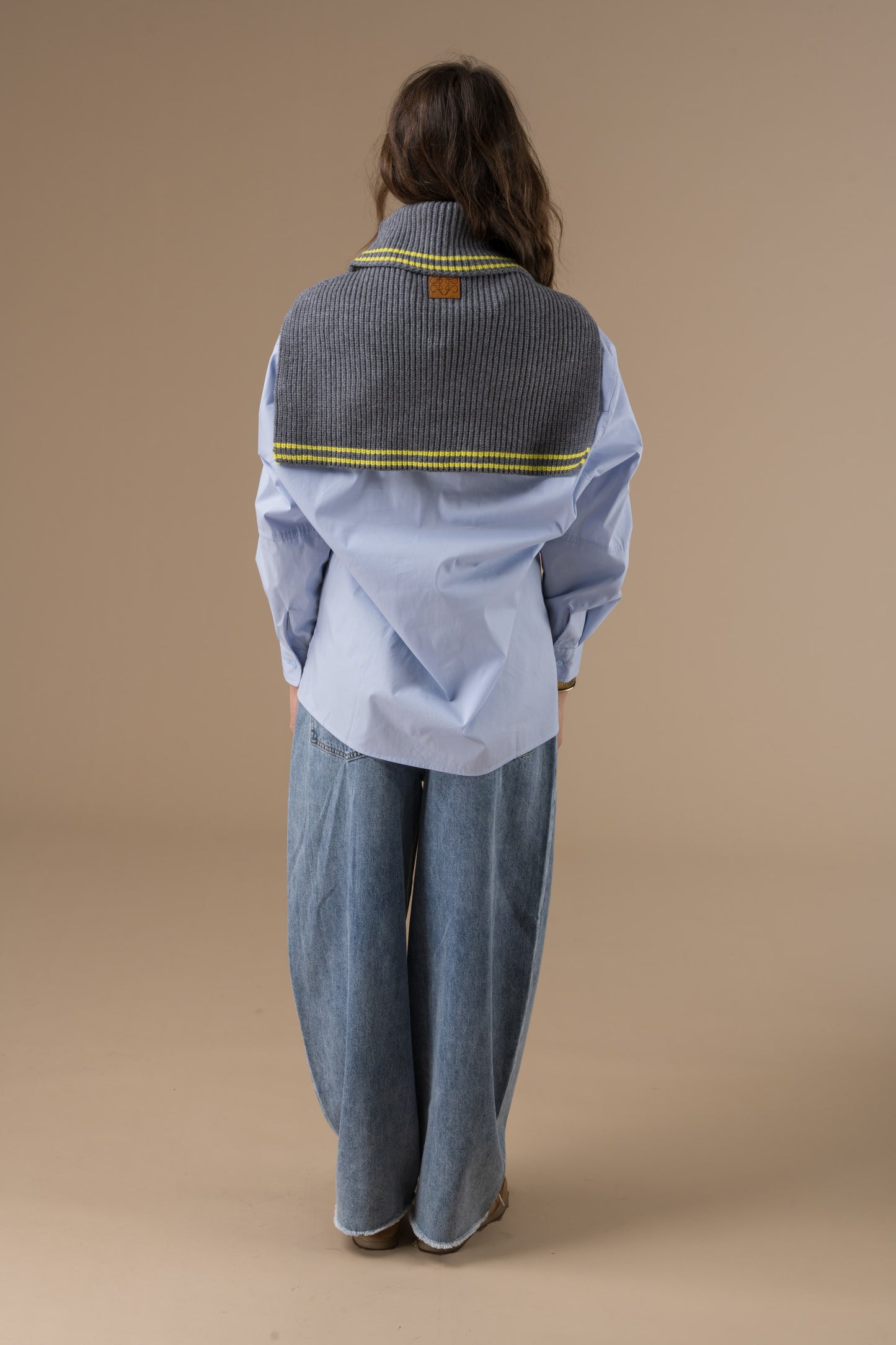 Col coco anthracite écharpe moderne et compacte