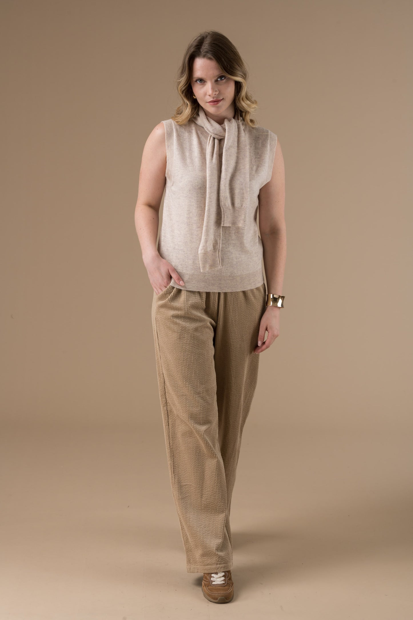 Pull Domitille sans manches et col montant