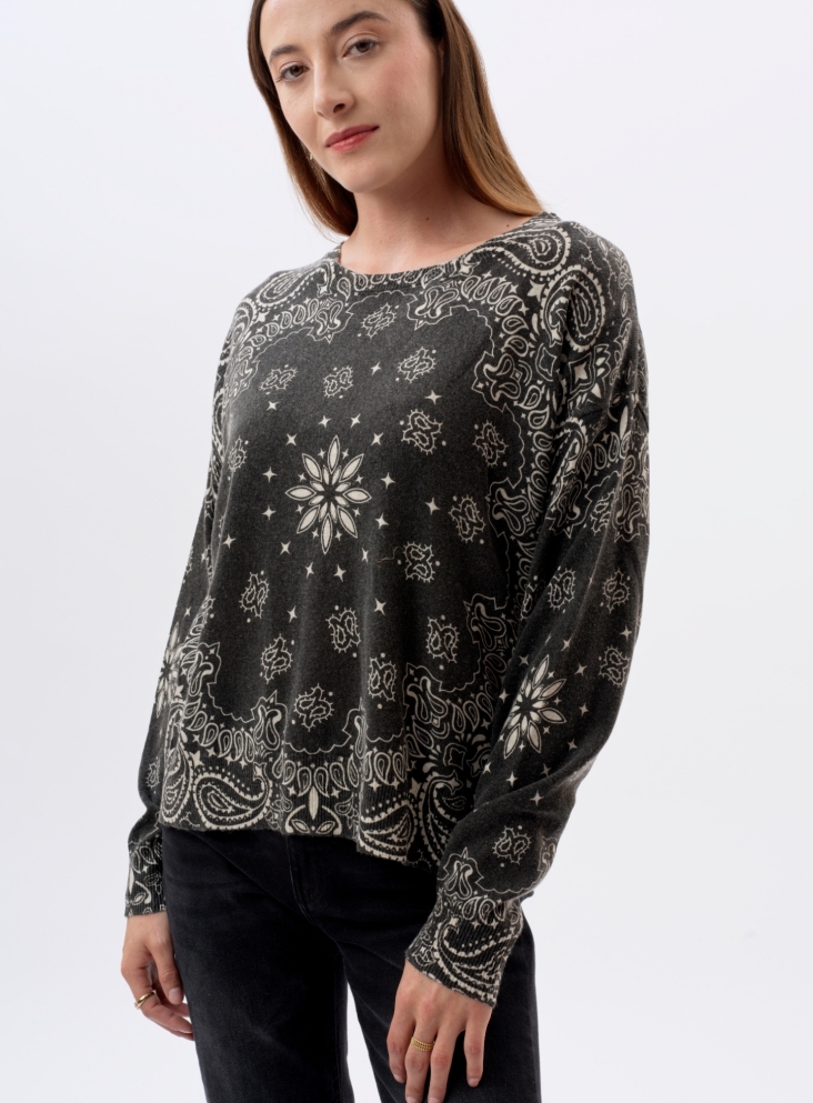 Edmond l'Adorée black sweater