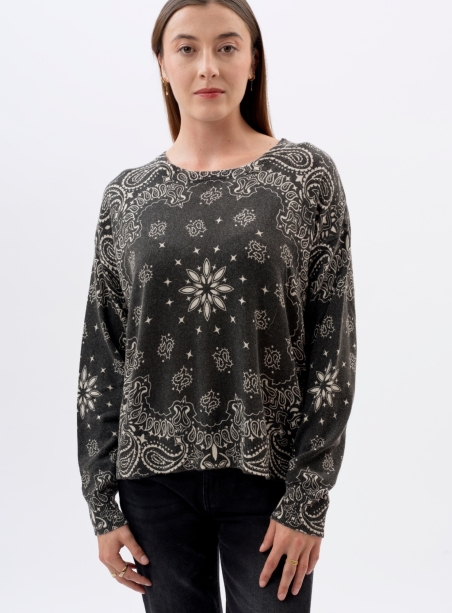 Edmond l'Adorée black sweater