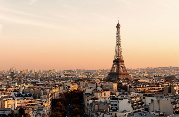 Comment adopter le look parisien élégant avec les bonnes pièces 🥐