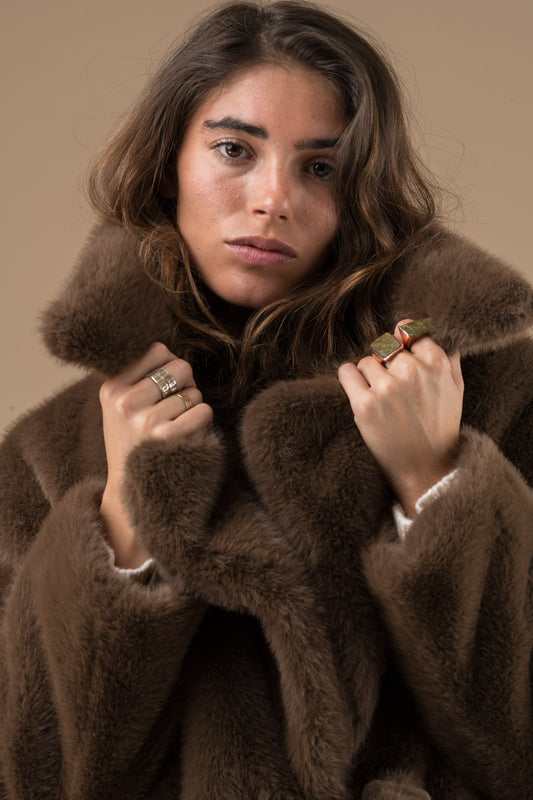 Manteau Sveltana Chocolat en fausse fourrure