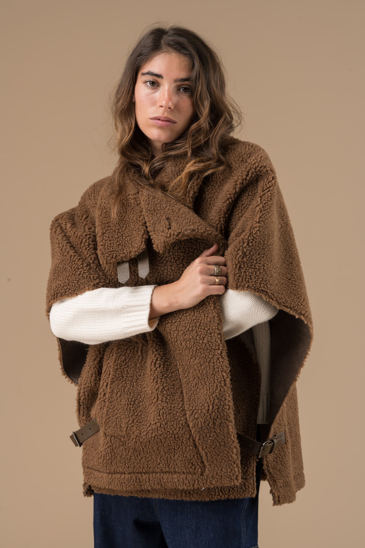 Manteau Olga fausse fourrure en mouton retourné