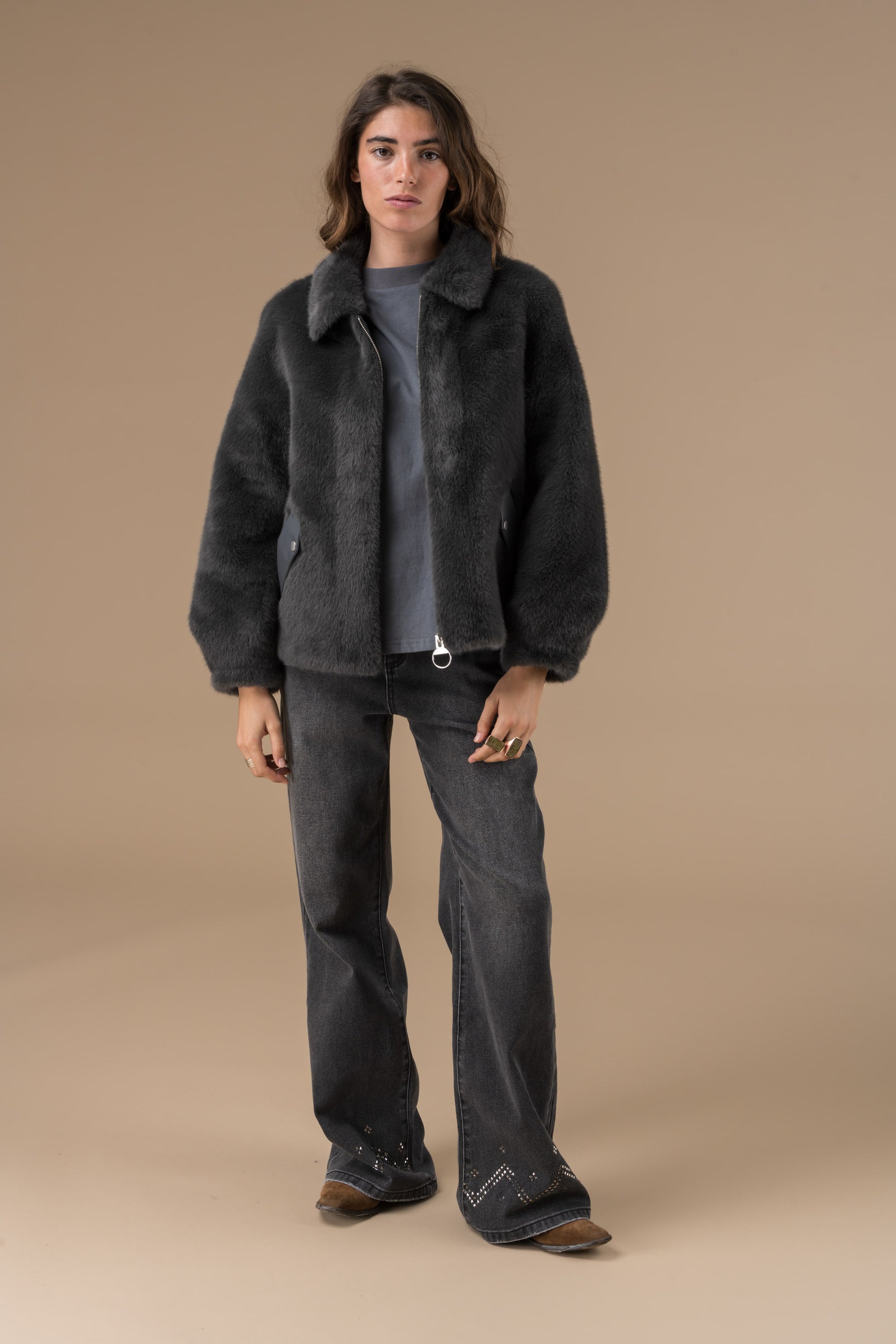 Pantalon Penny noir coupe droite avec détails cloutés
