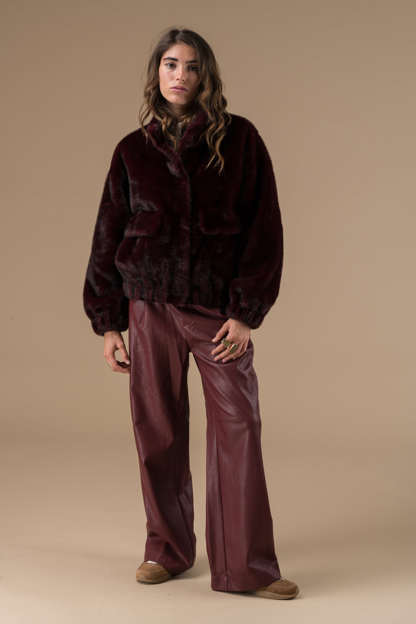 Manteau Milana coupe droite et ample en fausse fourrure