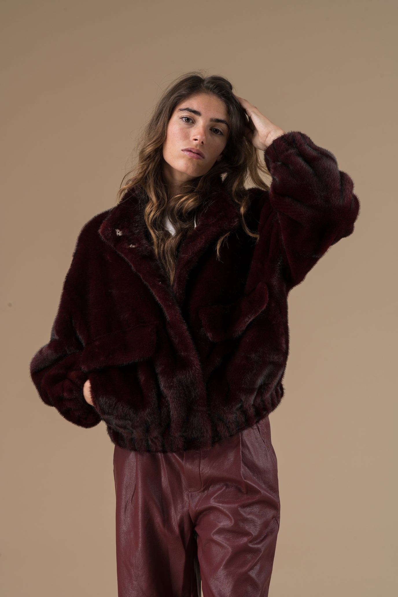 Manteau Milana coupe droite et ample en fausse fourrure