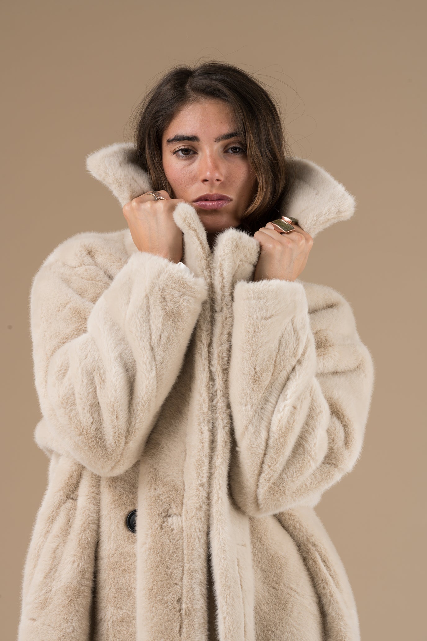 Manteau long Laouni en fausse fourrure