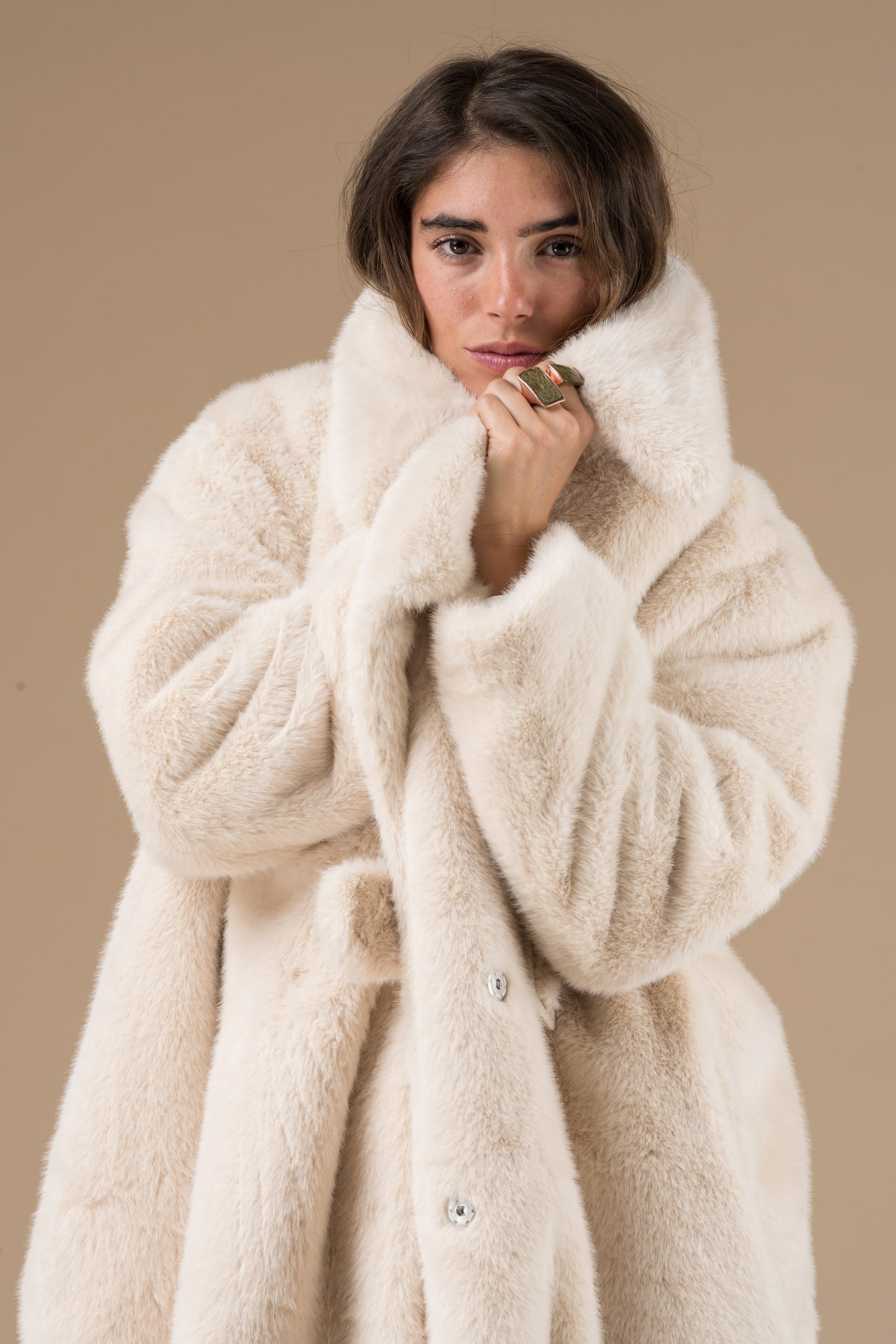 Manteau Sveltana en fausse fourrure