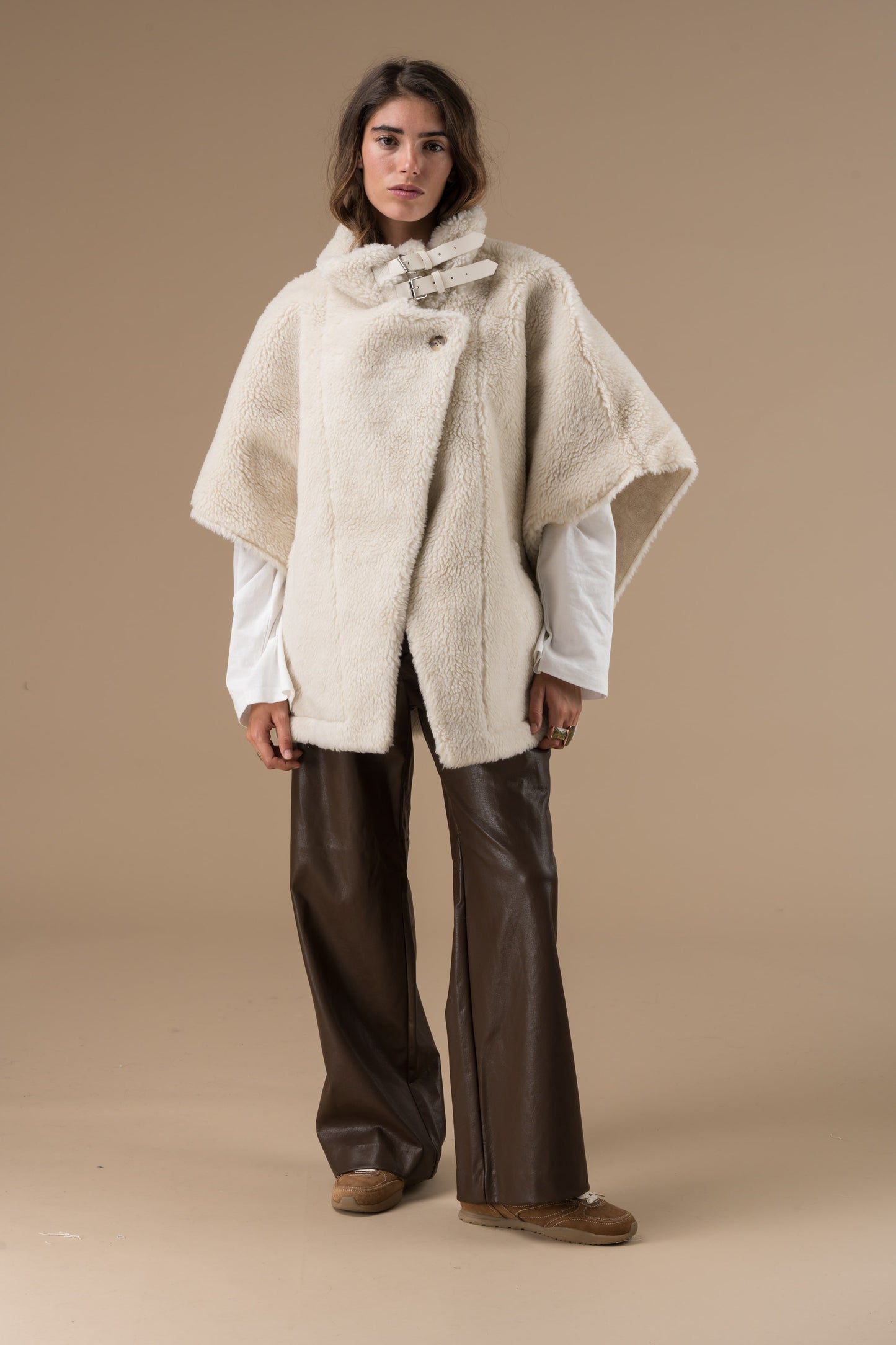 Manteau Olga fausse fourrure en mouton retourné