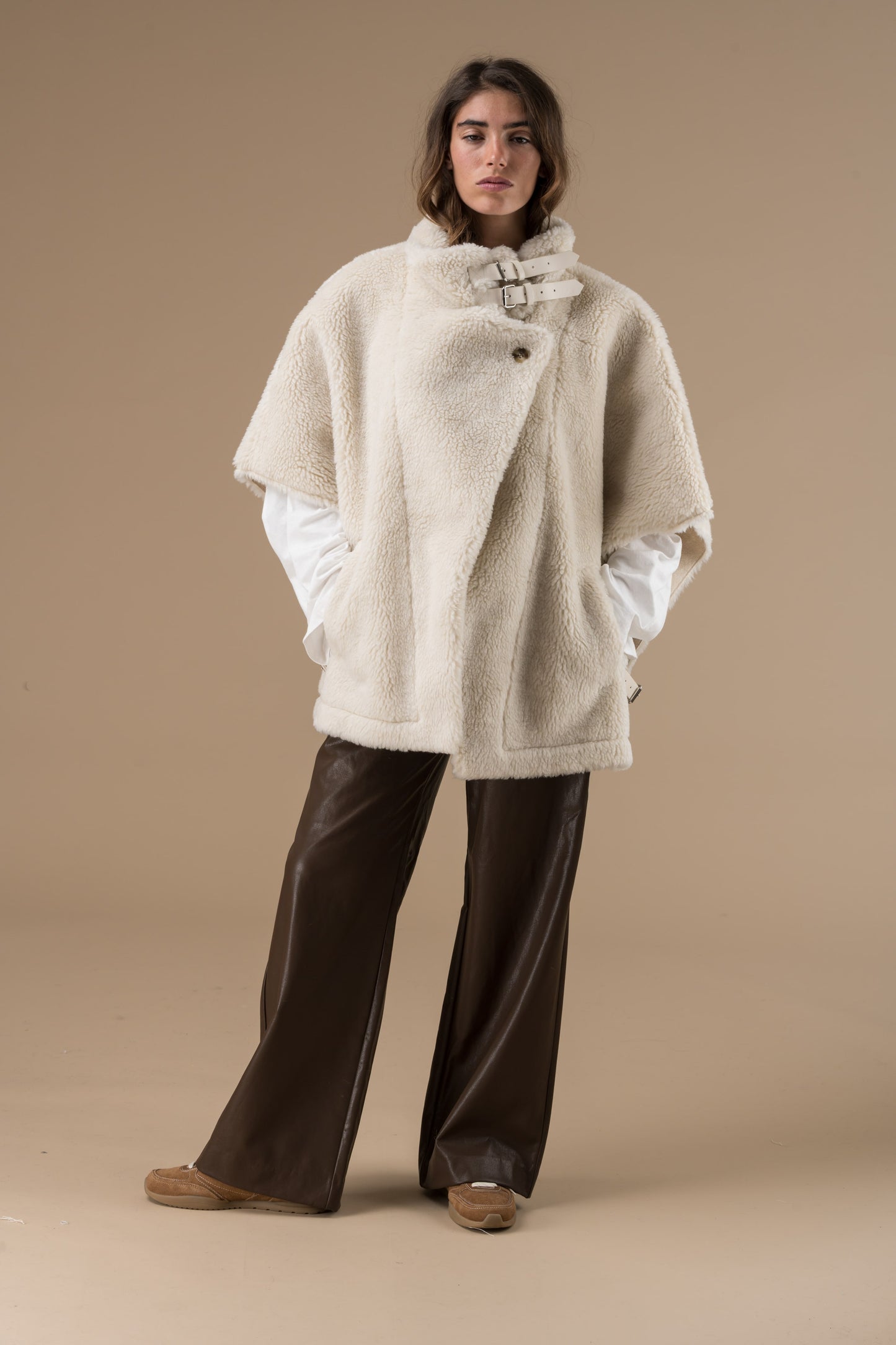 Manteau Olga fausse fourrure en mouton retourné