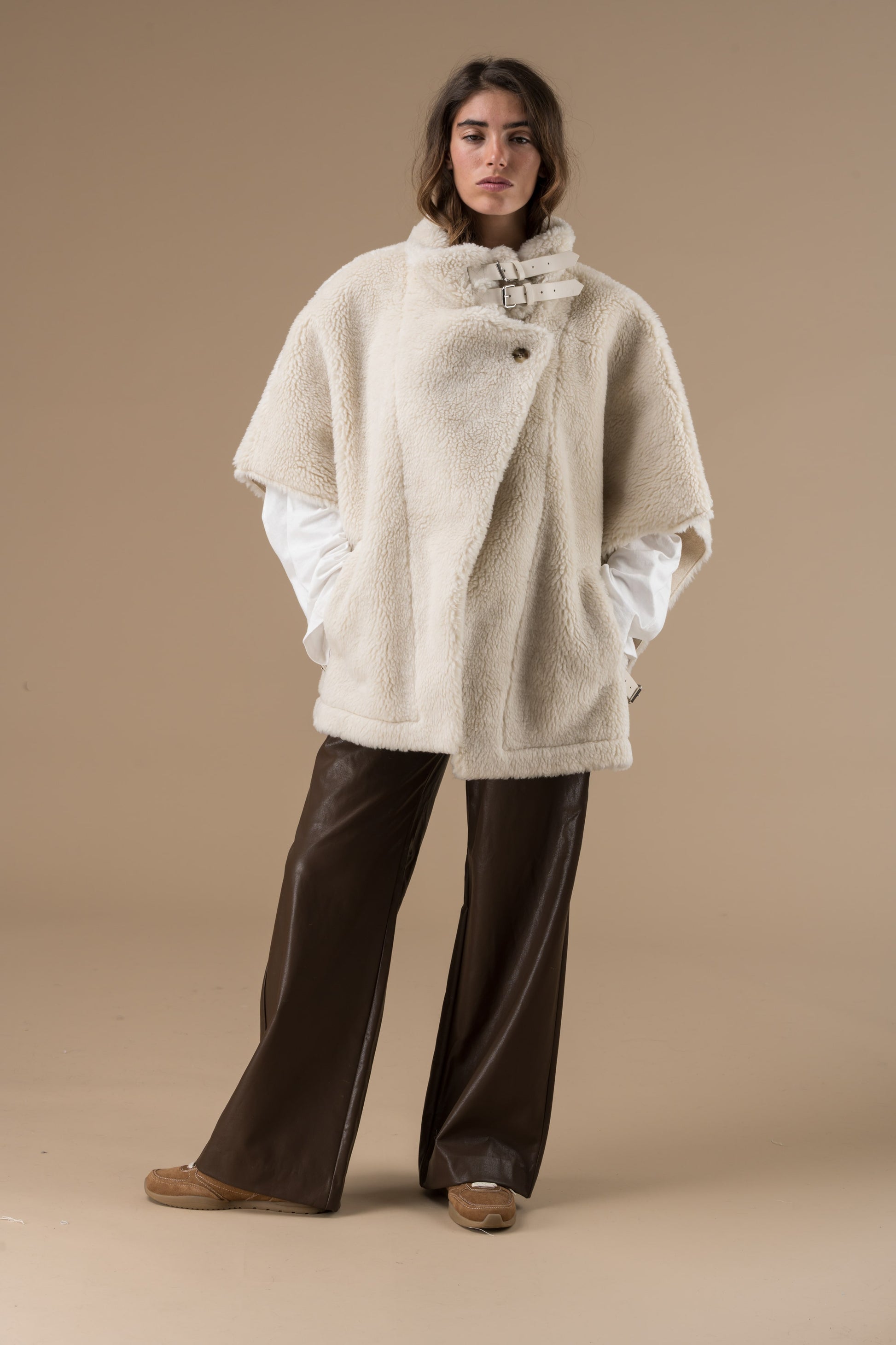 Manteau Olga fausse fourrure en mouton retourné