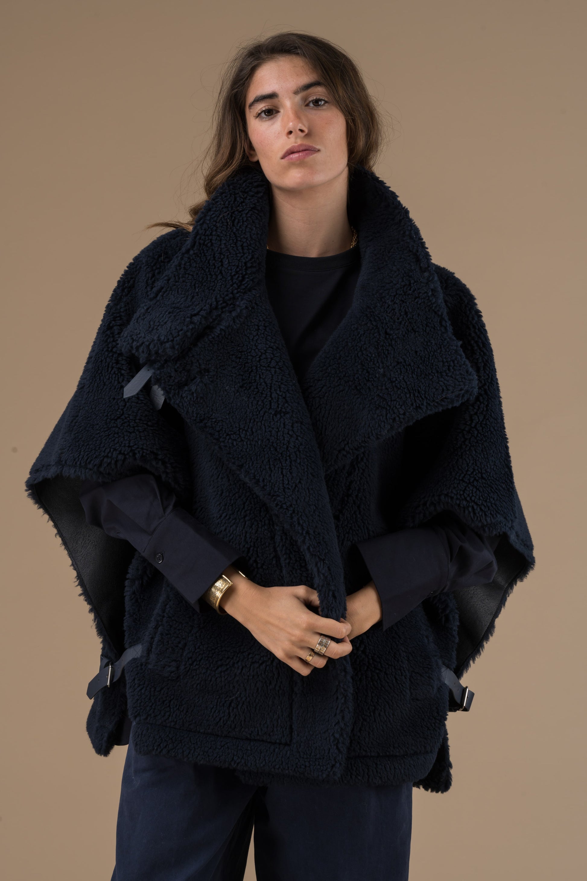 Manteau Olga fausse fourrure en mouton retourné