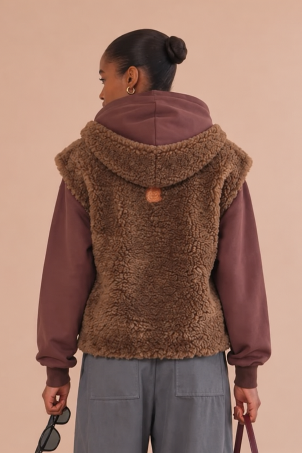 Veste sans manches à capuche en fausse fourrure Delia - Choco