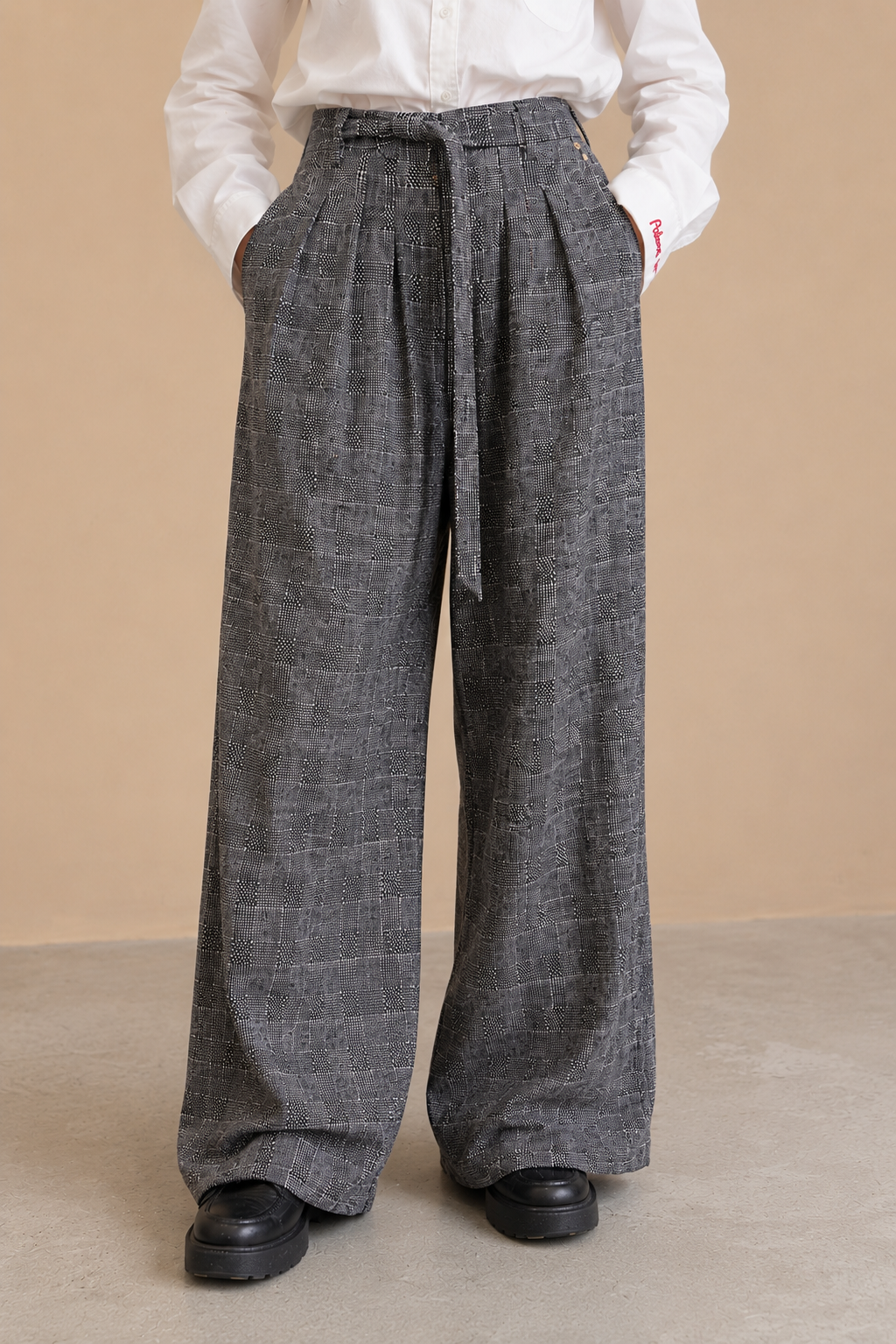 Pantalon Carlotta gris à carreaux