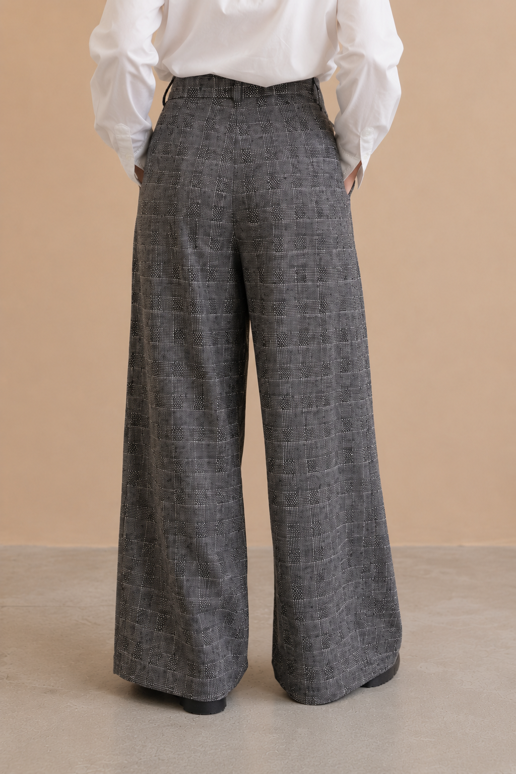 Pantalon Carlotta gris à carreaux