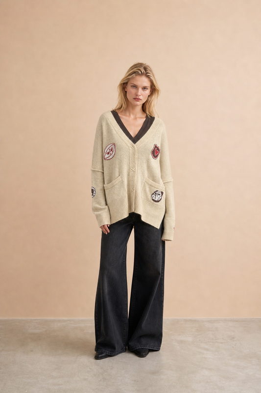 Cardigan en angora avec patchs & écussons Oslo - Beige chiné